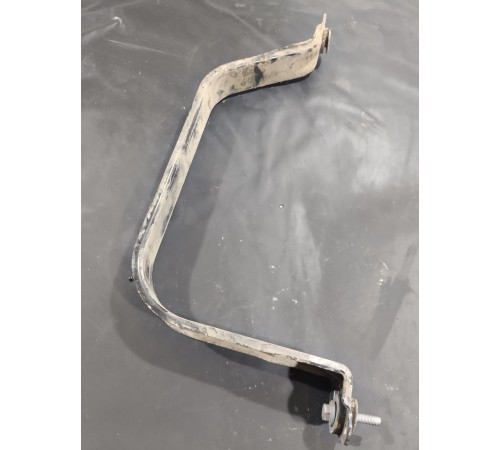 Крепление топливного бака