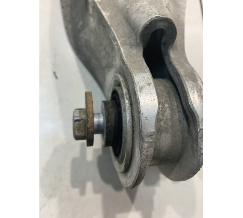 Рычаг подвески (задний, правый, нижний)