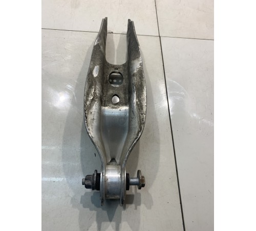 Рычаг подвески (задний, правый, нижний)