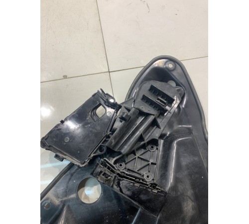 Стеклоподъёмник (задний, правый)