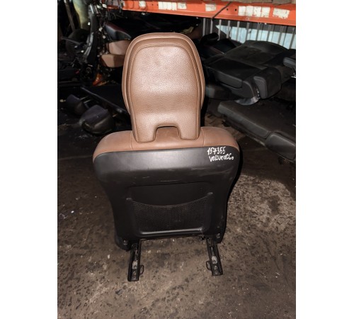 Сиденье переднее левое