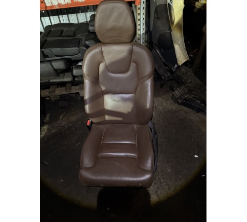 Сиденье переднее левое