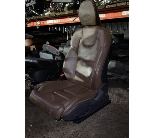 Сиденье переднее левое