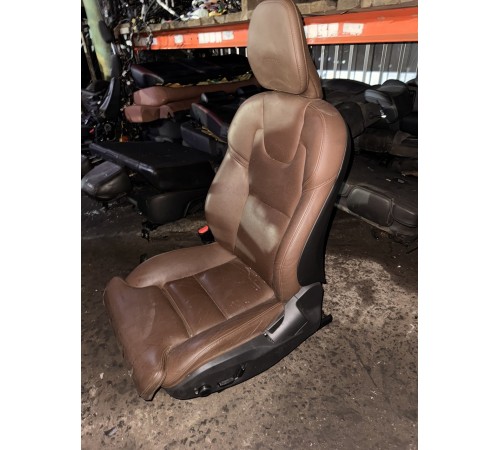 Сиденье переднее левое