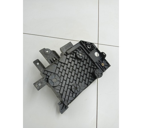 Площадка под аккумулятор (АКБ)