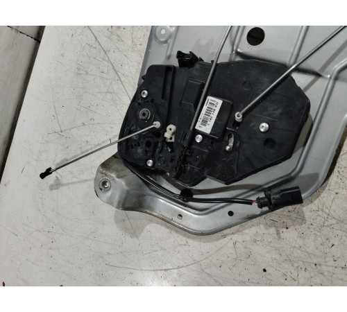 Замок двери задний левый