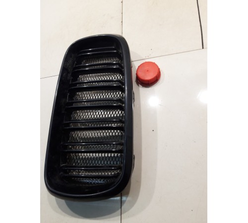 Решетка радиатора правая