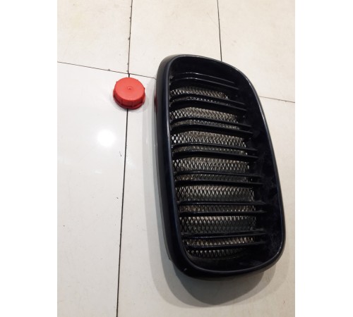 Решетка радиатора правая