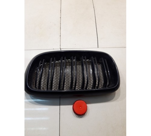 Решетка радиатора правая