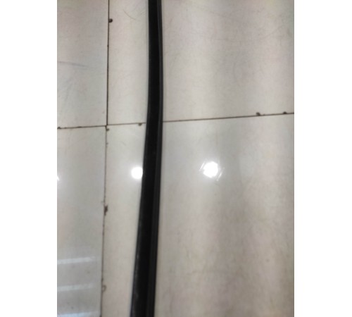 уплотнитель стекла наружний (задний правый)