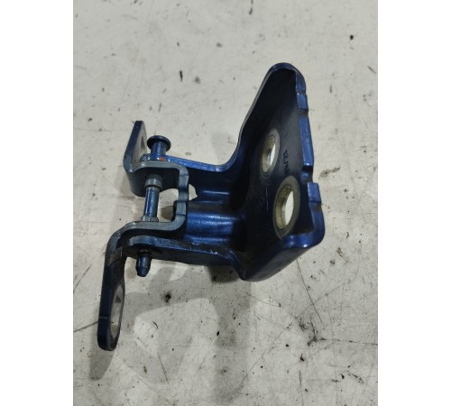 Петля двери(задняя правая нижняя)