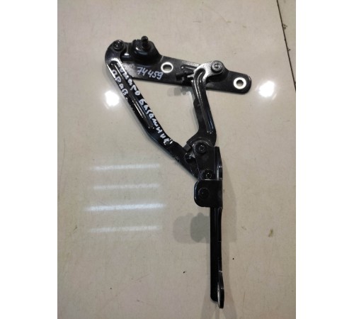 Петля крышки багажника (правая)