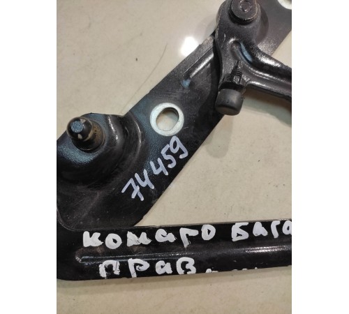 Петля крышки багажника (правая)