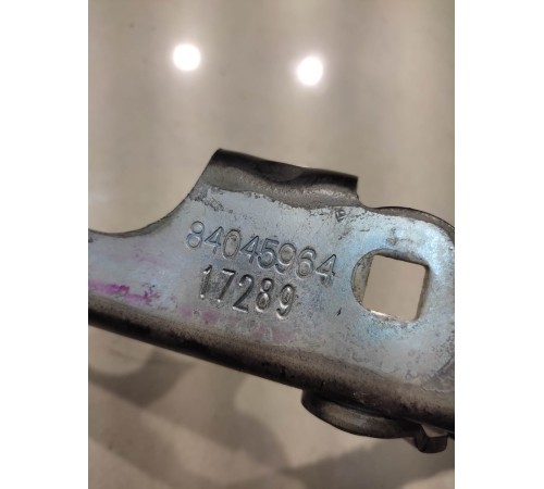 Петля крышки багажника (правая)