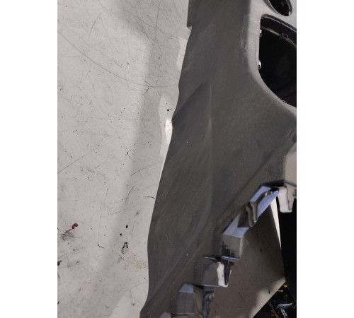 Центральная консоль с подлокотником