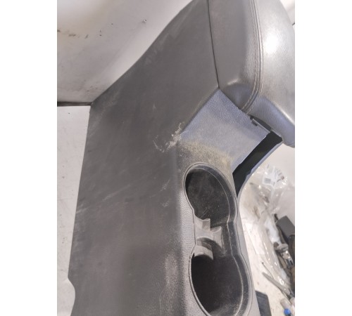 Центральная консоль с подлокотником