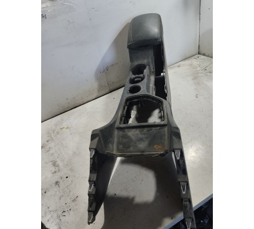 Центральная консоль с подлокотником