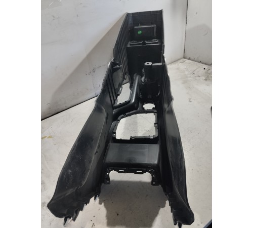 Центральная консоль с подлокотником