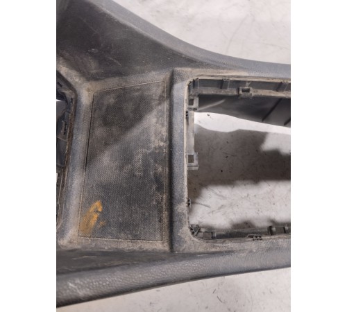 Центральная консоль с подлокотником