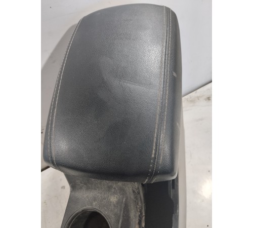 Центральная консоль с подлокотником