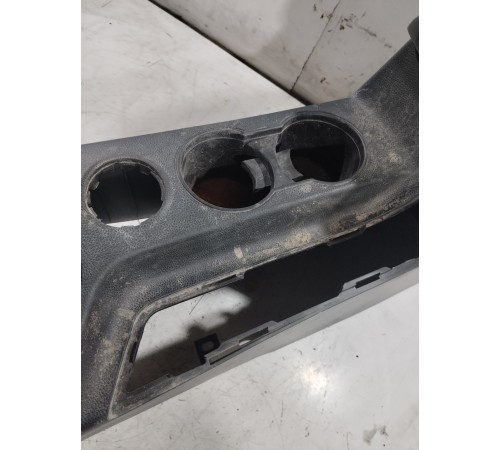 Центральная консоль с подлокотником