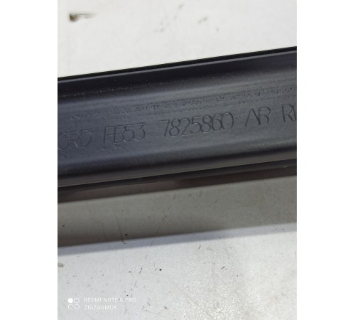 Уплотнитель стекла (задний правый внутренний)