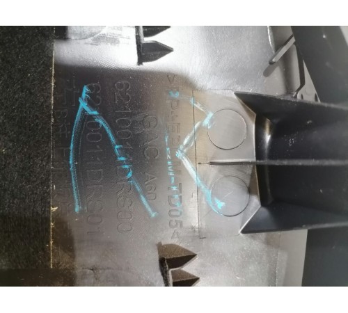 Обшивка центральной стойки левая верхняя