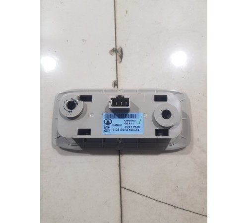 Плафон внутреннего освещения салона правый