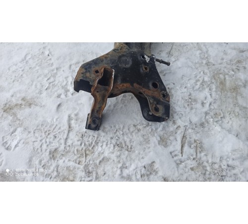 Передняя балка (подрамник)