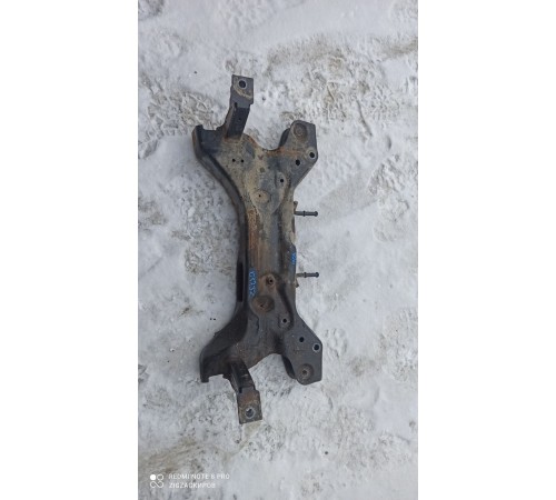 Передняя балка (подрамник)