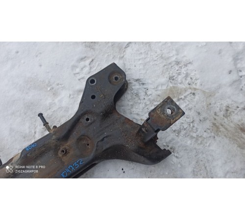 Передняя балка (подрамник)