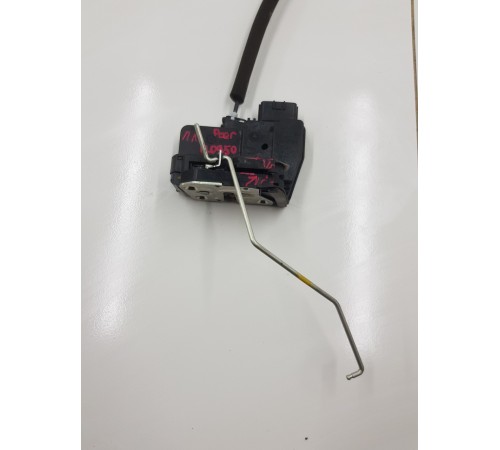 Замок двери передний левый