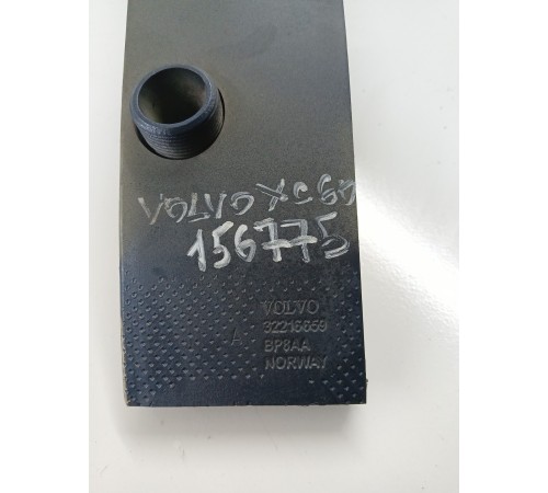 Усилитель бампера передний