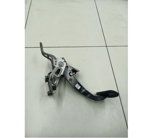 Педаль тормоза