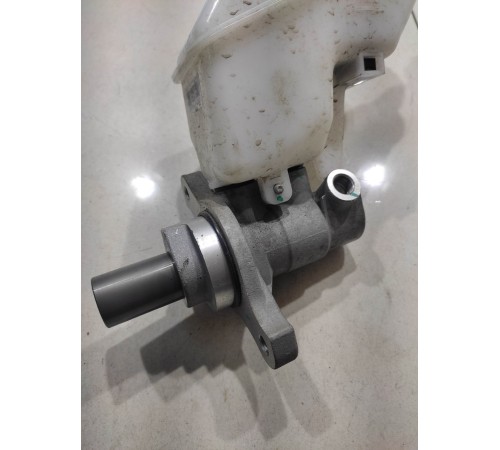 Главный тормозной цилиндр с бачком