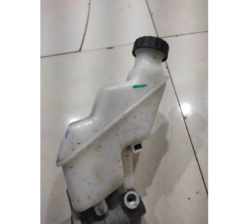 Главный тормозной цилиндр с бачком