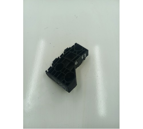 Кронштейн переднего бампера левый