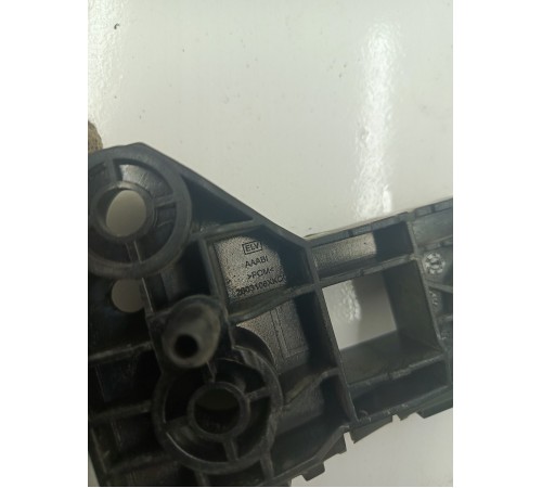 Кронштейн переднего бампера левый