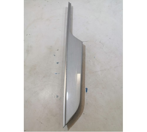 Накладка обшивки двери передняя левая