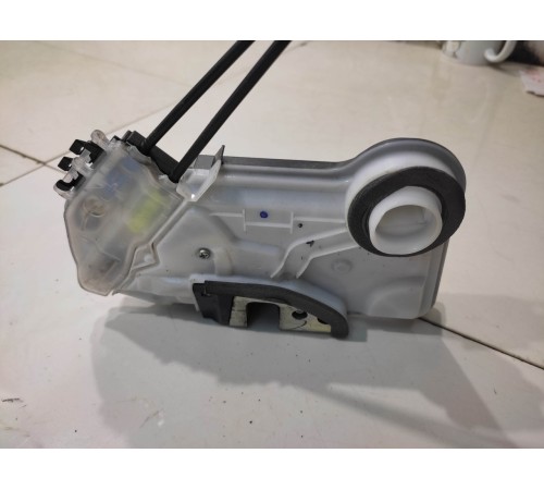 Замок двери (передний, правый)