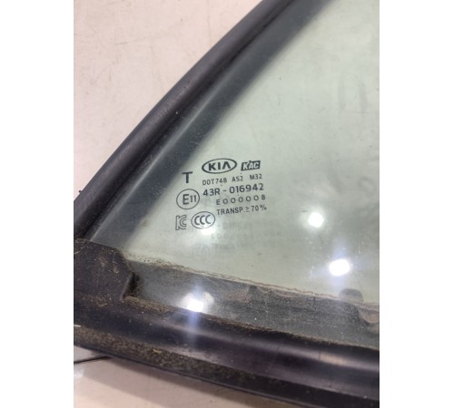 Стекло двери (уголок) (заднее, правое)