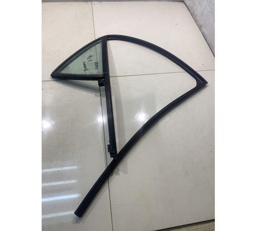 Стекло двери (уголок) (заднее, правое)