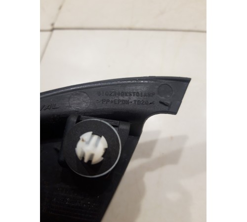 Уголок двери (передний, правый)