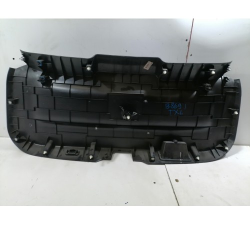 Обшивка двери крышки багажника