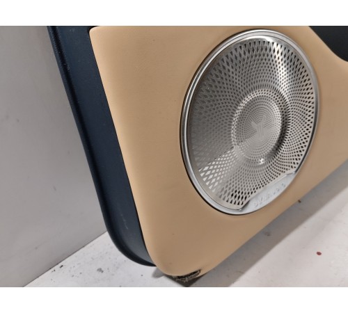 Обшивка двери передняя правая