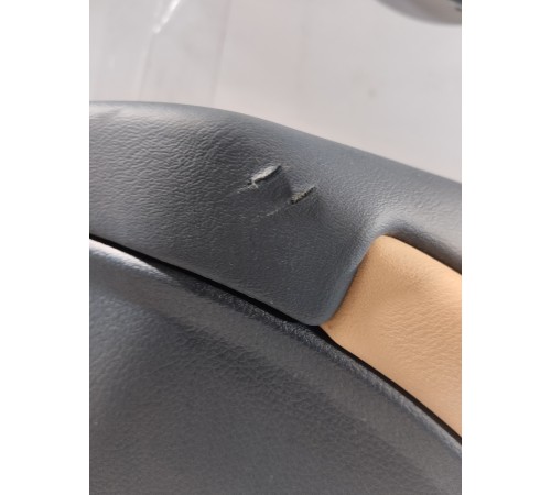 Обшивка двери передняя правая