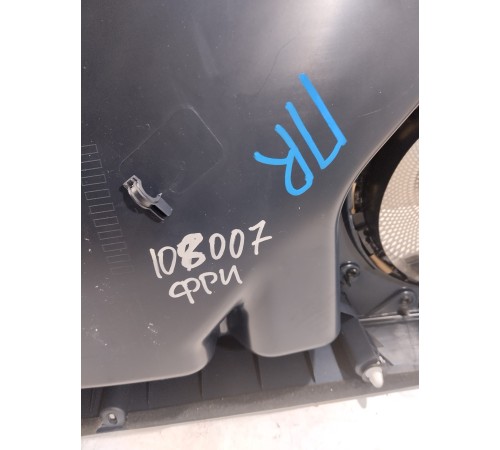 Обшивка двери передняя правая