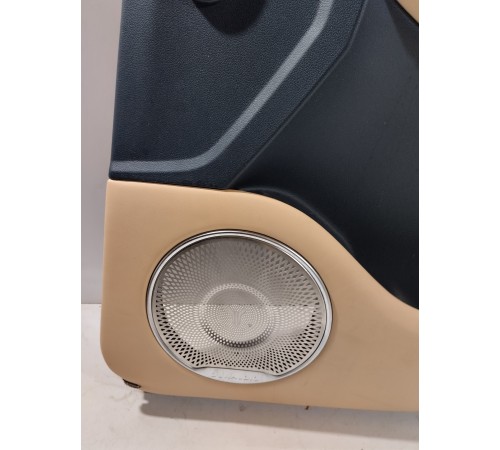 Обшивка двери передняя правая