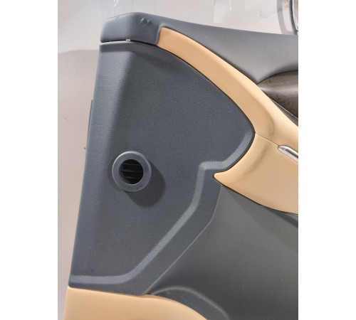 Обшивка двери передняя правая