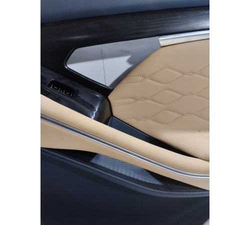 Обшивка двери передняя правая